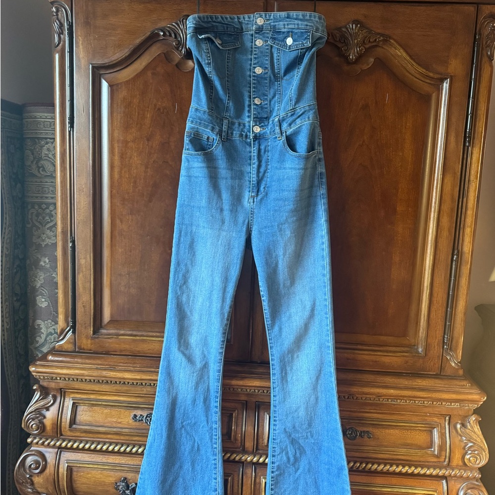 Size small Forever 21 jumpsuit in excellent condition.